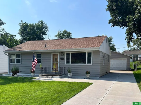 7515 Maywood St, Ralston, NE 68127