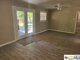 4th image of 3401 Meadow Oaks Dr