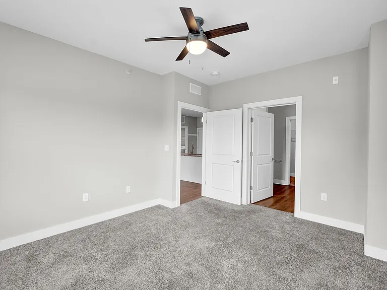 309 E Spring St — Photo 12