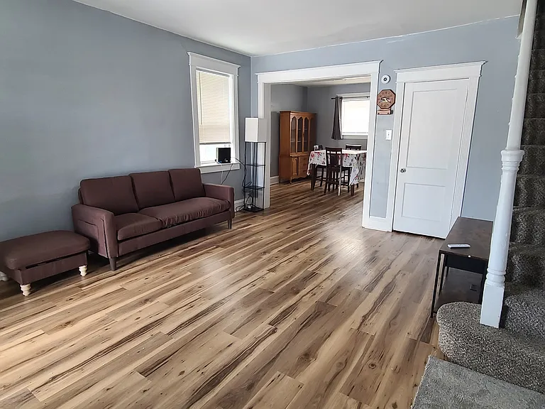 210 Long Ln — Photo 5