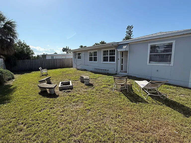 10 Sunset Blvd — Photo 30