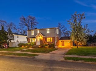 89 Cameron Ave, Merrick, NY 11566
