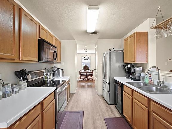 5th image of 1404 Laurel Ln