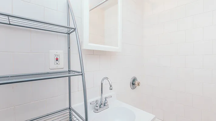 Rented by Nooklyn NYC LLC | media 21