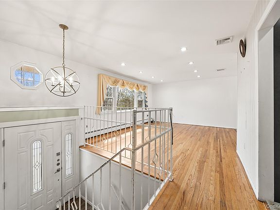 5th image of 7 Jacqueline Road