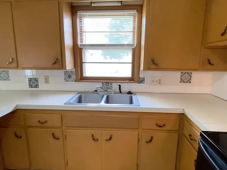 2965 E Cherry St — Photo 9