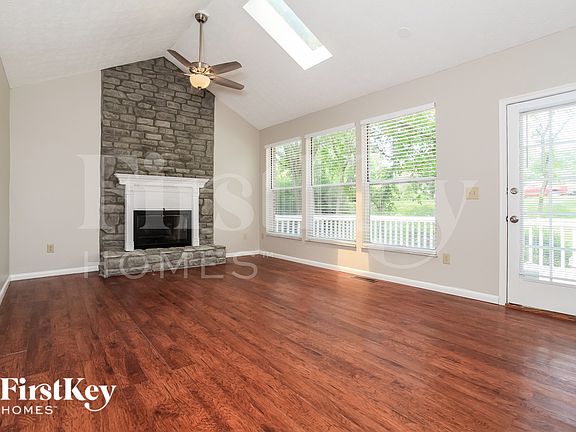 3rd image of 6015 Sovereign Dr