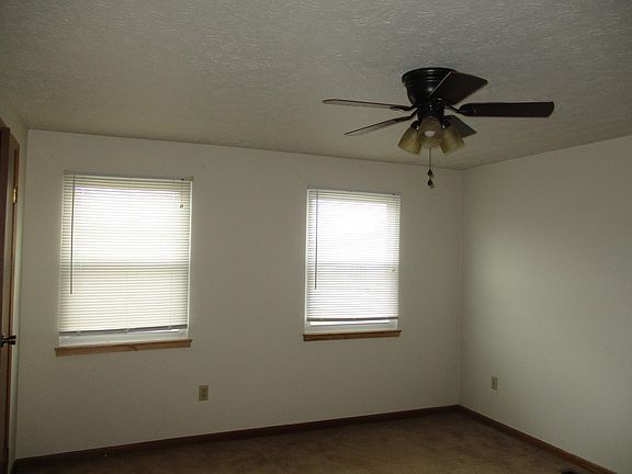 Front bedroom with ceiling fan