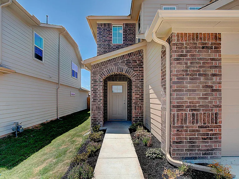10404 Hatton Ln — Photo 6