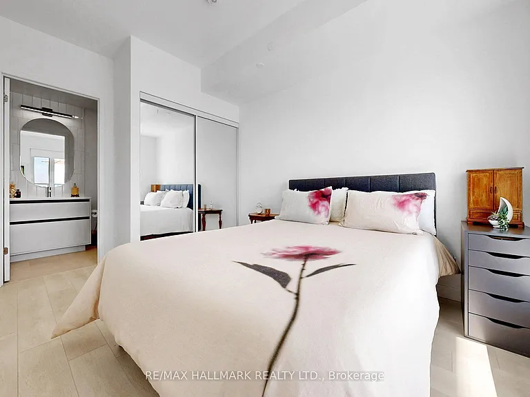 8 Beverley Glen Blvd #1101 — Photo 12