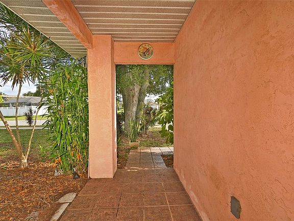 3rd image of 385 Island Oaks Pl
