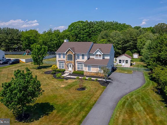 4th image of 9 Peach Ridge Dr