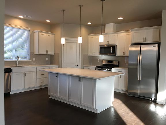 3rd image of 642 NW Gardenia Way