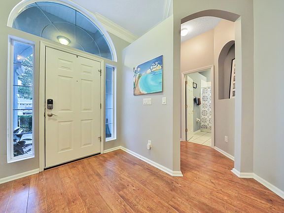 5th image of 569 E Silverthorn Ln