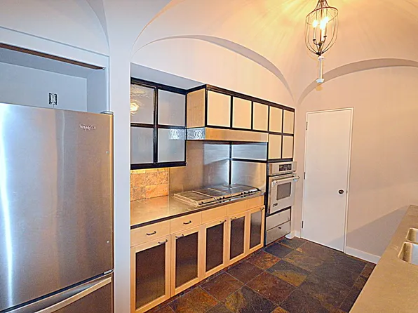 346 East 51st Street image 5 of 20