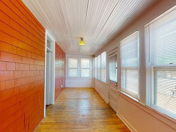 5th image of 715 Fruit Ave NW