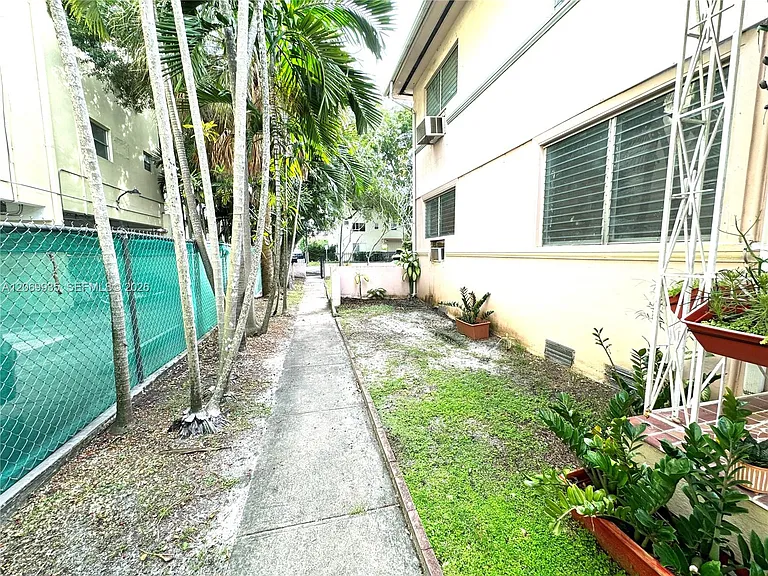 433 Santander Ave #1 — Photo 3