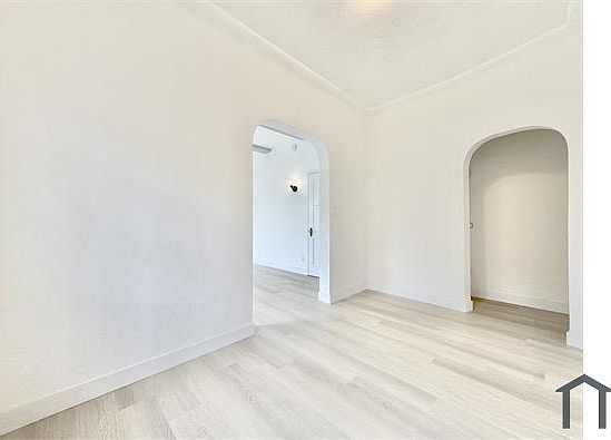 5th image of 1123 W 64th St #1123