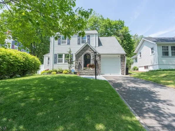 13 Gates Ave, Roseland Boro, NJ 07068