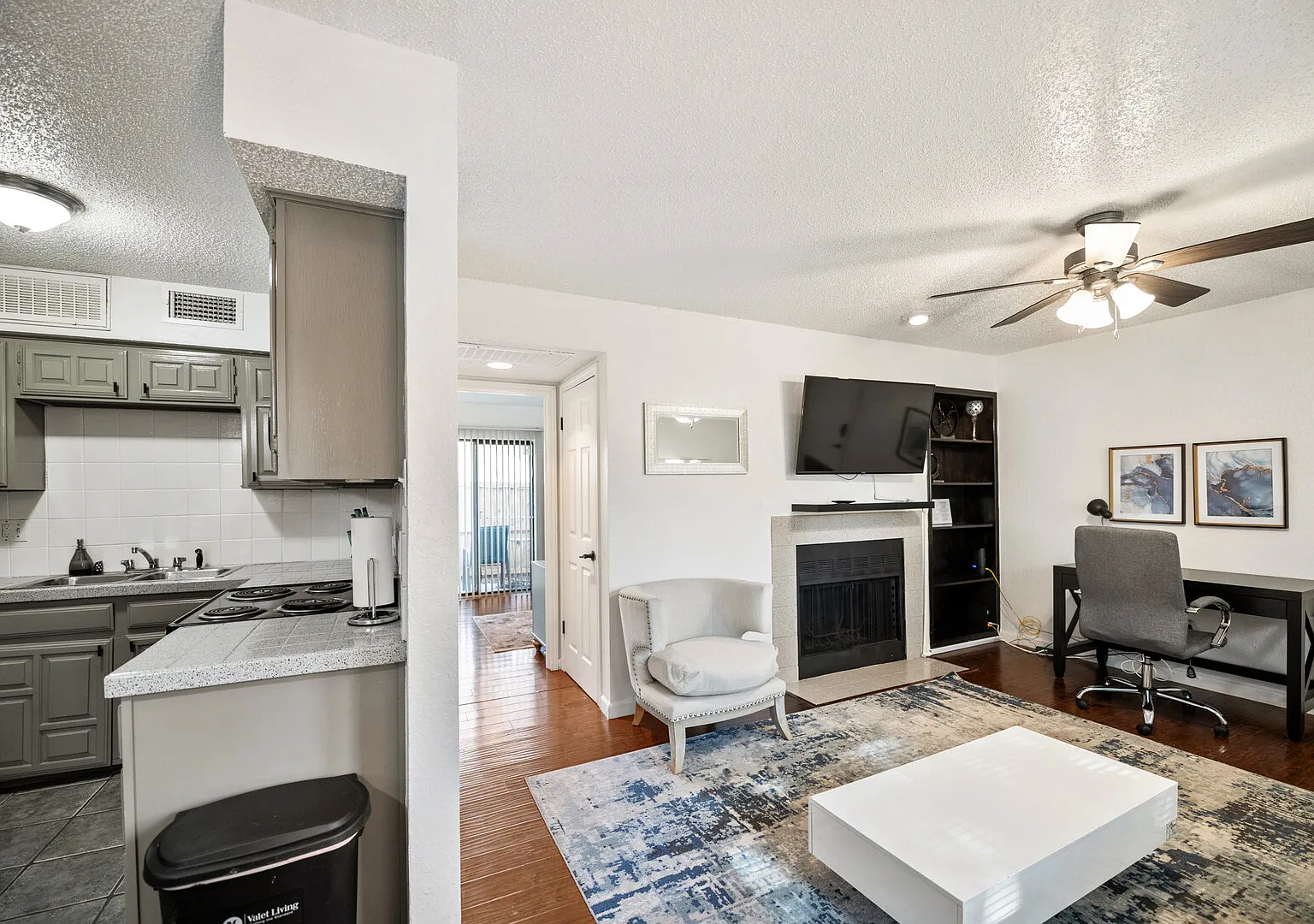 I49 World Cup Stay - 18 min to AT&T - Sleeps 2 - Public Transit — Photo 4