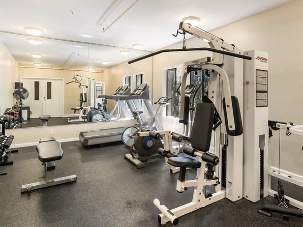 7748 SW Barnes Rd UNIT D, Portland, OR 97225