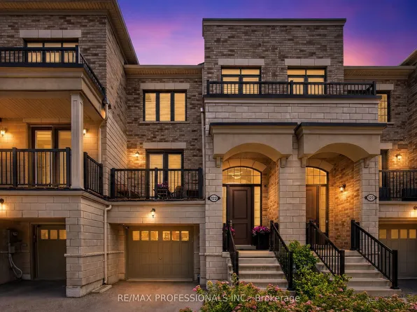122 Thomas Fisher Dr, Toronto, ON M8Z 0E4