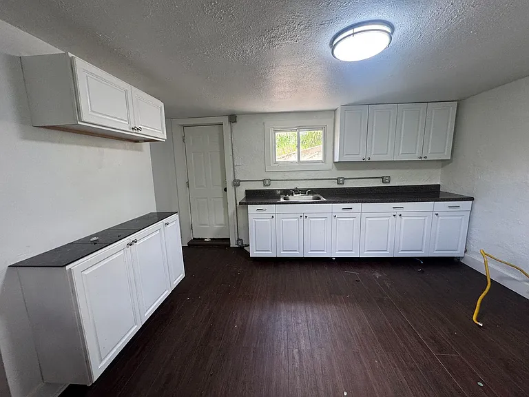 922 Oak St — Photo 12