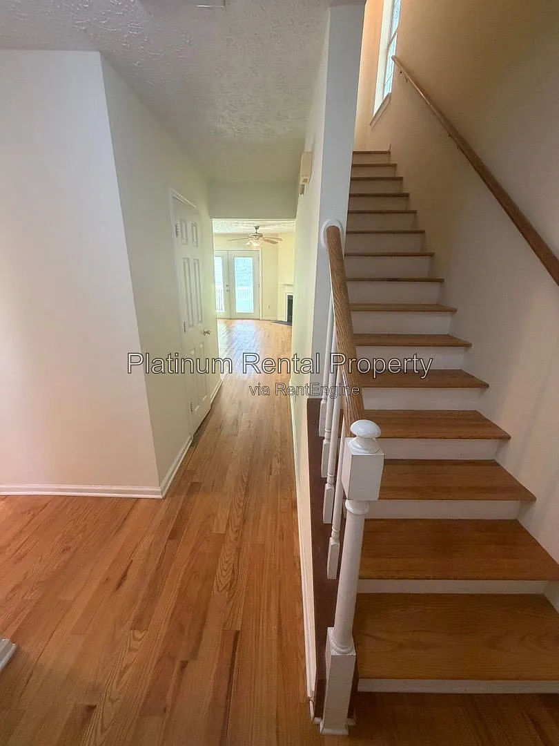 2 bed, 2.5 bath, 1452 sqft, $1,800 — Photo 4