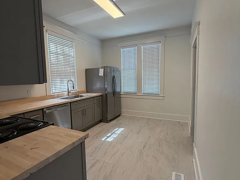 537 Maupas Ave #1 — Photo 22