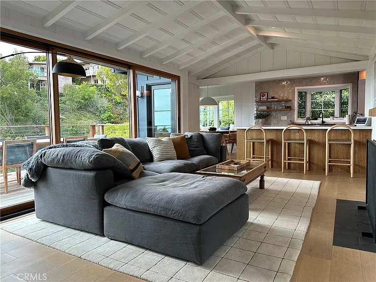 843 La Vista Dr — Photo 4