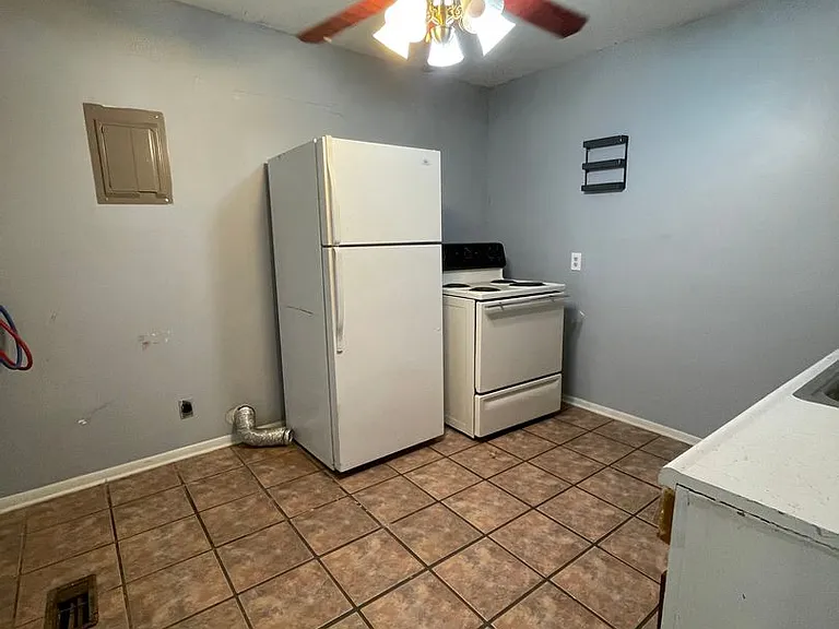 821 Market St — Photo 10