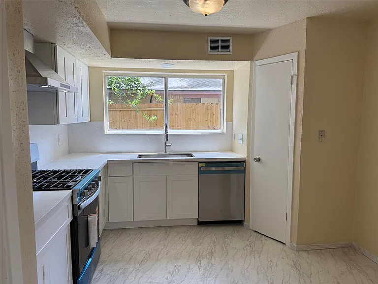 3022 Sherborne St — Photo 13