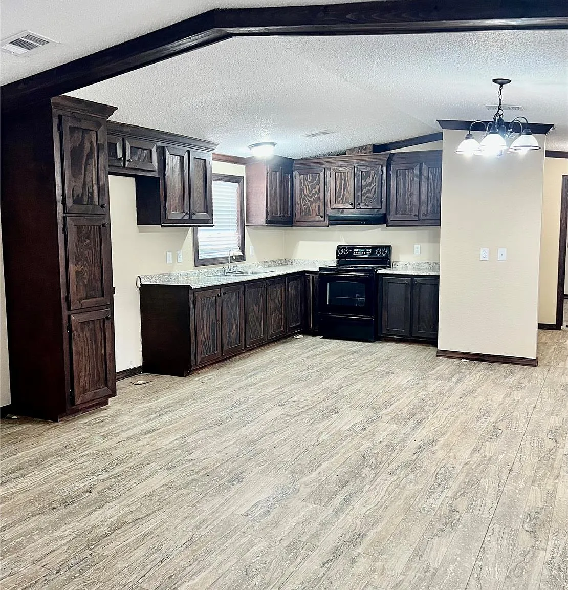 3 bed, 2.0 bath, 1232 sqft, $1,350 — Photo 4