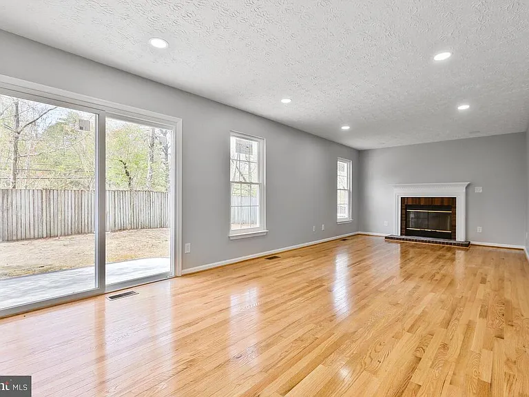 7802 Shallowbrook Ct — Photo 2