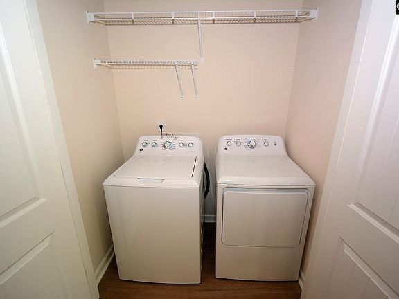 5th image of 289 Northwood St