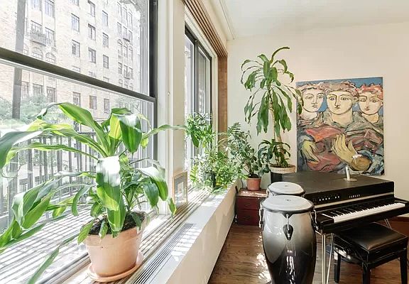4th image of 53 E 10th St APT 2