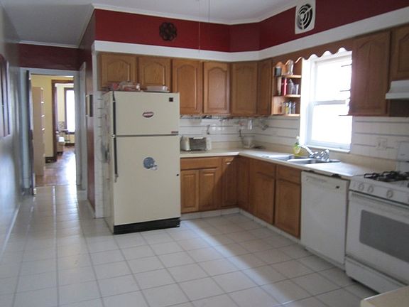 3rd image of 1661 W Winona St #2