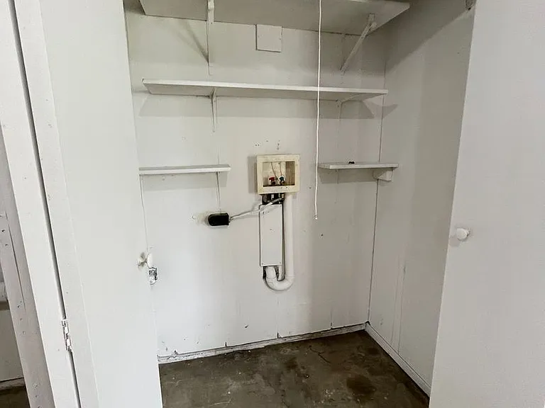 2105 Brady Ln — Photo 15