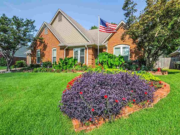 2nd image of 3864 Altruria Rd