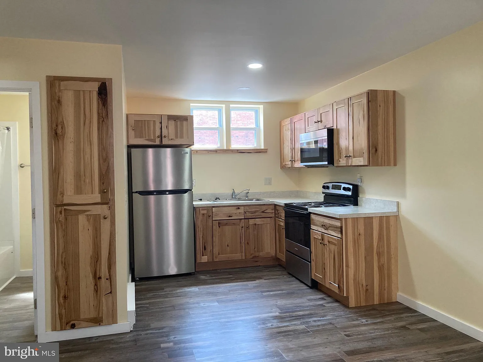 2 bed, 720 sqft, $1,000 — Photo 4