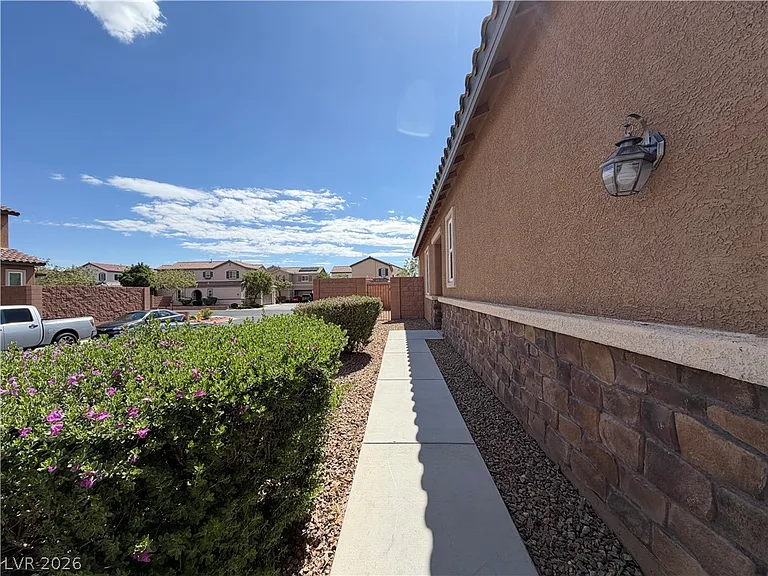 8323 Rygate Ave — Photo 2