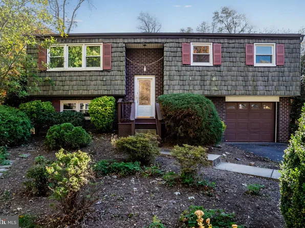 3906 Brookridge Dr, Mechanicsburg, PA 17050