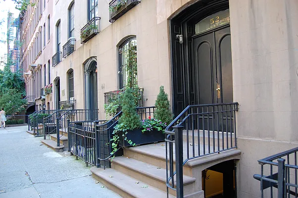 Rented by Douglas Elliman | media 7