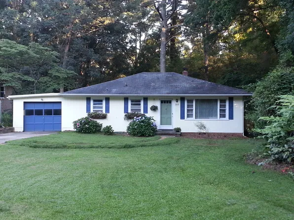 223 Barclay Rd, Chapel Hill, NC 27516