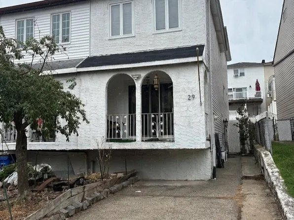 29 Hammock Ln, Staten Island, NY 10312