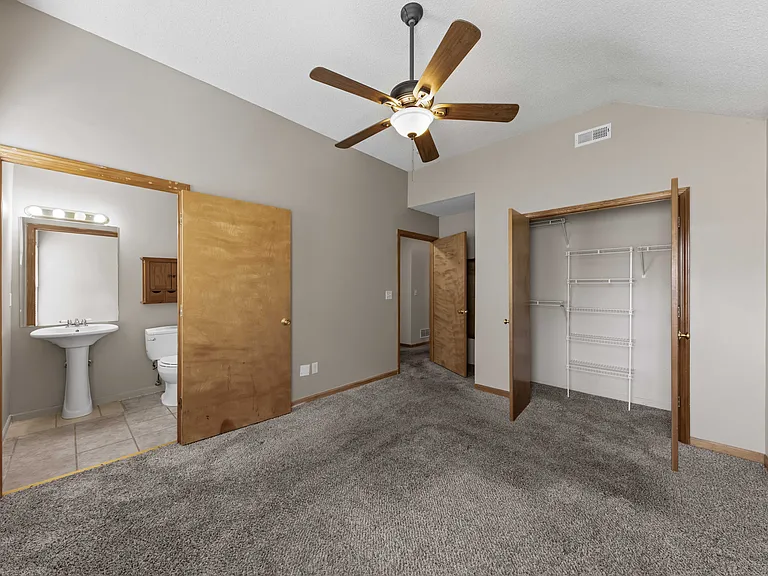 948 N Pine St — Photo 15