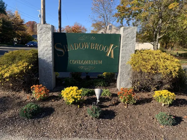 7 Shadowbrook Ln APT 33, Milford, MA 01757