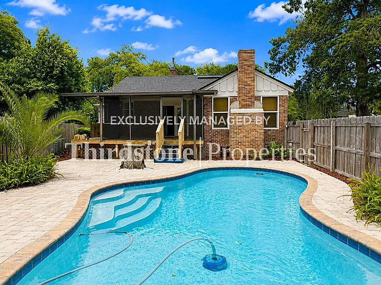 1847 Naldo Ave — Photo 2