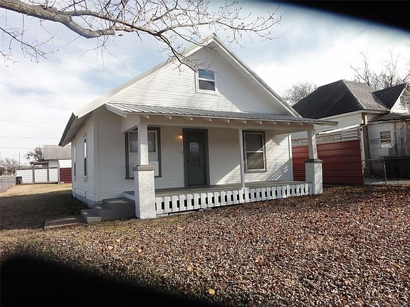 3rd image of 1100 S Armstrong Ave