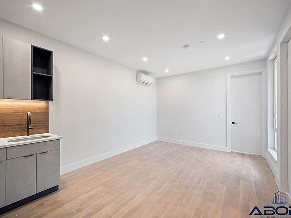 3rd image of 391 Meeker Ave #3R